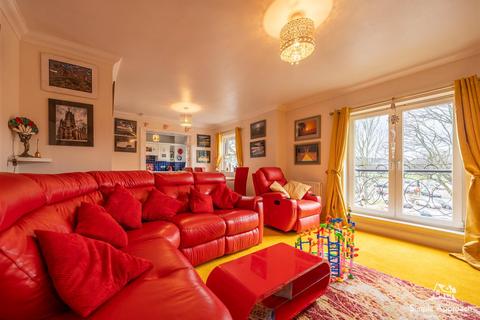 3 bedroom maisonette for sale, Marshall Place, Perth