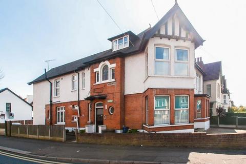 1 bedroom flat for sale, Canewdon Road, Westcliff-on-Sea SS0