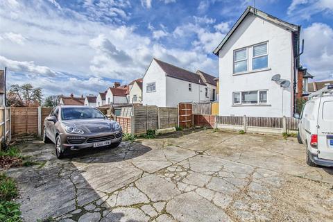 1 bedroom flat for sale, Canewdon Road, Westcliff-on-Sea SS0