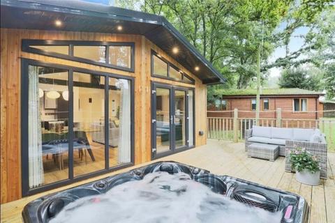 2 bedroom lodge for sale, Two Bedroom Lodge Bluewood Lodges, Chipping Norton OX7