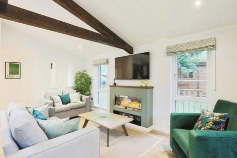 2 bedroom lodge for sale, Two Bedroom Lodge Bluewood Lodges, Chipping Norton OX7