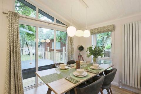 2 bedroom lodge for sale, Two Bedroom Lodge Bluewood Lodges, Chipping Norton OX7