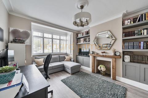 3 Holmwood Grove, London, NW7 3DS