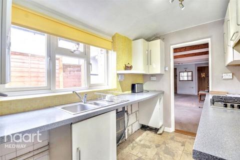 3 bedroom townhouse to rent, Maidstone Road, Rochester