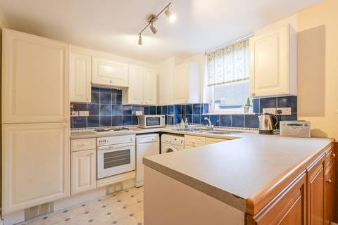 Burr Close, St Katharine Docks, London, E1W