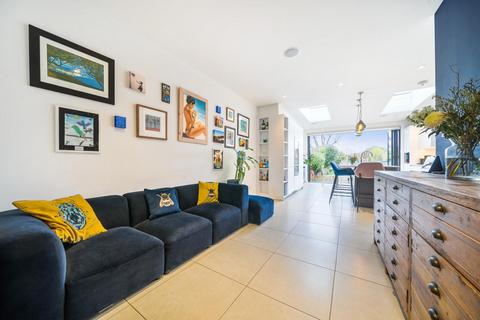 8 Bridgford Street, London, SW18 3TQ