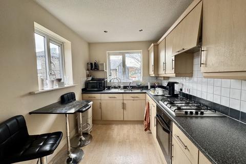 2 bedroom apartment for sale, Dunstan Grove, Cleckheaton, BD19