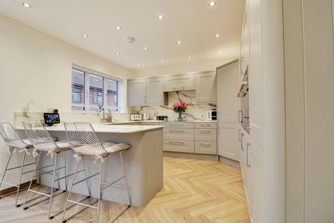 4 bedroom detached house for sale, Magdalen Road, Swindon SN4