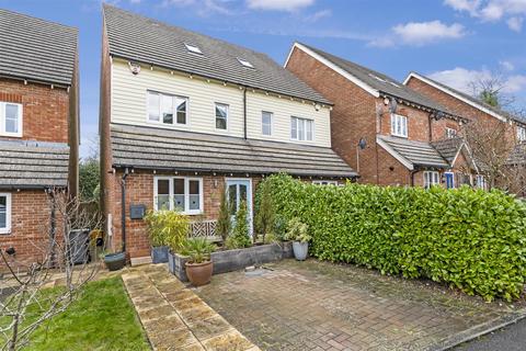 3 bedroom semi-detached house for sale, Oaks Close, Tonbridge TN10