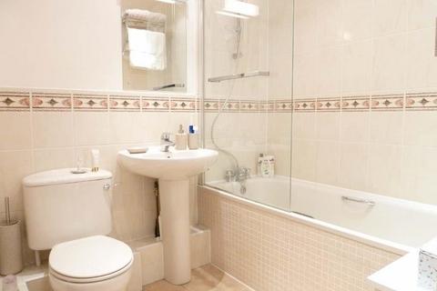 2 bedroom apartment to rent, Queen Alexandras Way, Surrey KT19