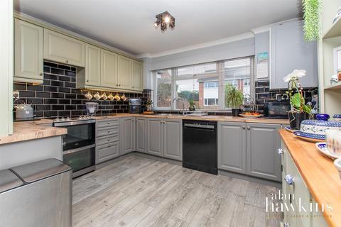16 Branscombe Drive, Wootton Bassett, Swindon, SN4 8HP