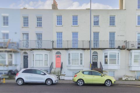 2 bedroom apartment for sale, Fort Crescent, Margate, CT9