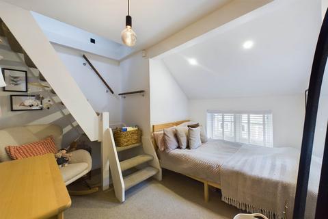 2 bedroom house for sale, Sun Square, Old Town