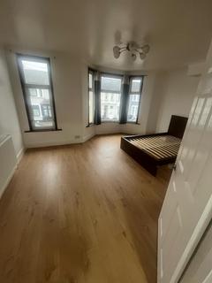 2 bedroom flat to rent, Ilford, IG1