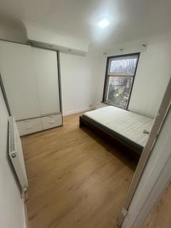 2 bedroom flat to rent, Ilford, IG1