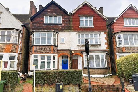 2 bedroom flat to rent, Drewstead Road, London SW16