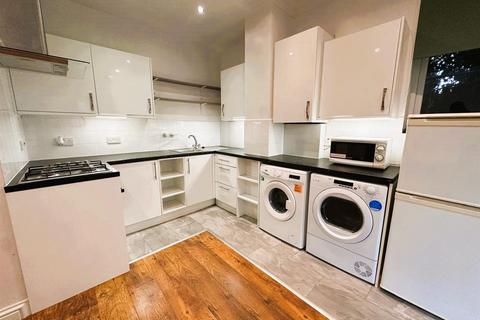 2 bedroom flat to rent, Drewstead Road, London SW16