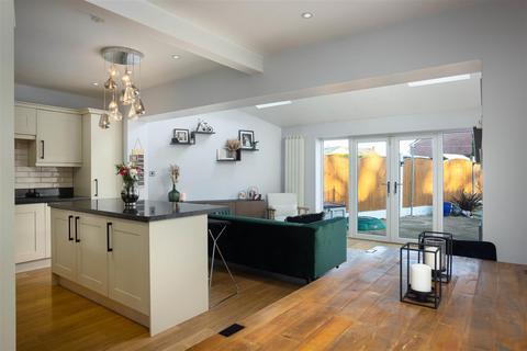 4 bedroom semi-detached house for sale, Carrfield Road, Leeds LS15