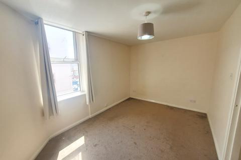 2 bedroom flat to rent, Promenade, Whitley Bay NE26