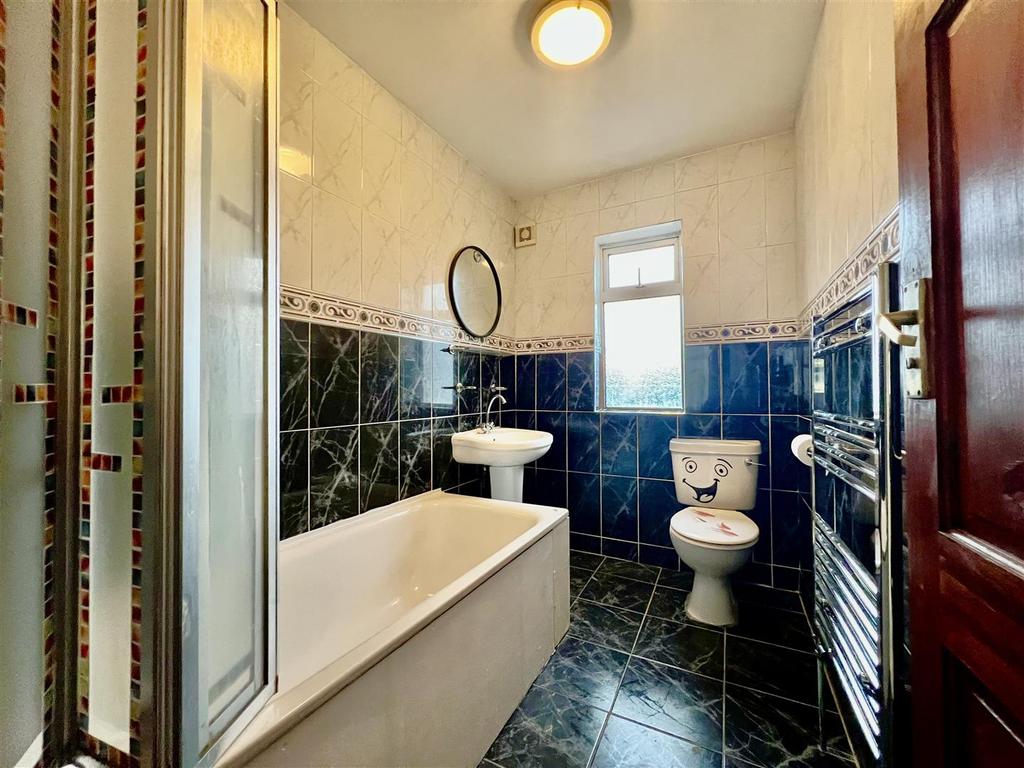 Family Bathroom/ WC