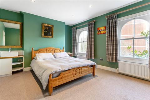 4 bedroom end of terrace house for sale, Kennington Lane, London, SE11