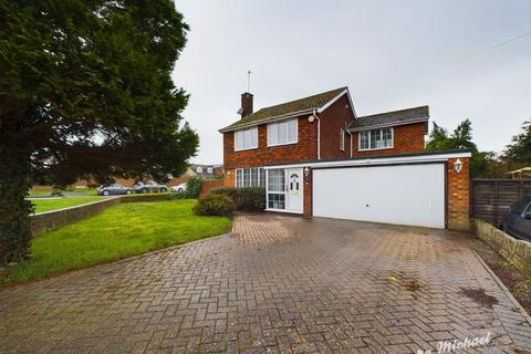 4 bedroom detached house for sale, Camborne Avenue, Aylesbury, Buckinghamshire