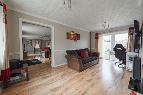 3 bedroom end of terrace house for sale, Dickens Avenue, Llanrumney, Cardiff. CF3