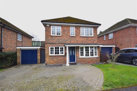 4 bedroom detached house for sale, Wykeham Drive, Basingstoke RG23