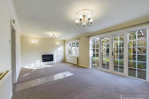 4 bedroom detached house for sale, Wykeham Drive, Basingstoke RG23