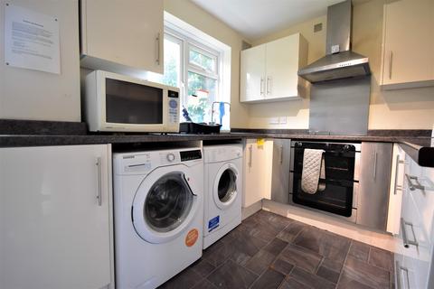 4 bedroom terraced house to rent, Roman Way, Farnham, Surrey, GU9