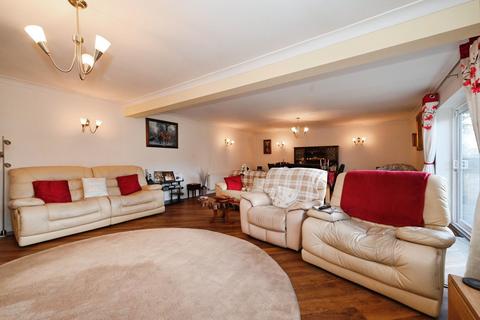 1 Brookers Corner, Crowthorne, RG45 7DS