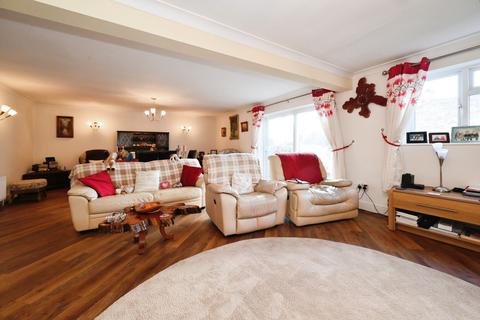 1 Brookers Corner, Crowthorne, RG45 7DS