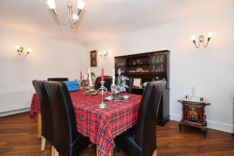 1 Brookers Corner, Crowthorne, RG45 7DS