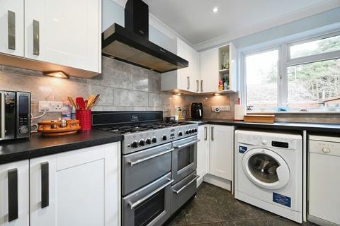 1 Brookers Corner, Crowthorne, RG45 7DS
