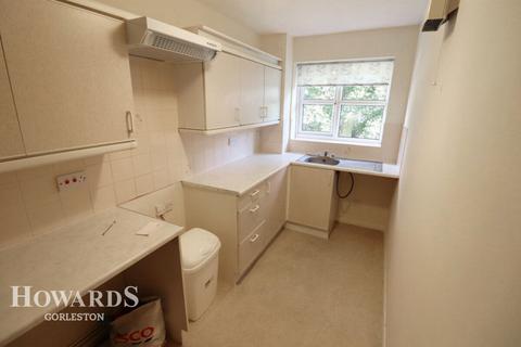 1 bedroom flat for sale, Lowestoft Road, Gorleston