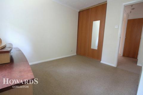 1 bedroom flat for sale, Lowestoft Road, Gorleston