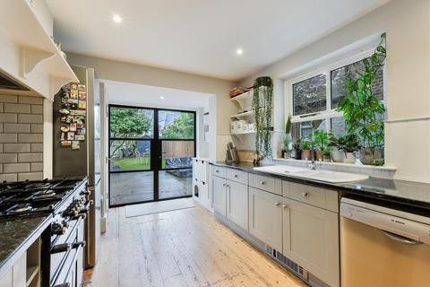 21 Grosvenor Road, Brentford, TW8 0NW