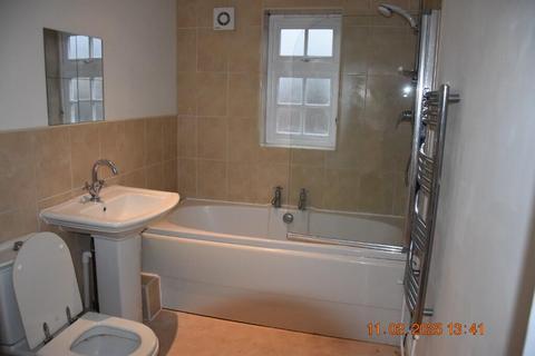 2 bedroom flat to rent, Church Street, Wellingborough NN8