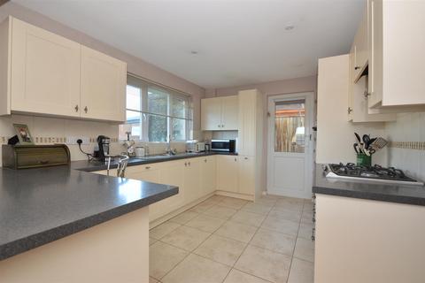 2 bedroom detached bungalow for sale, HAVENSTREET VILLAGE