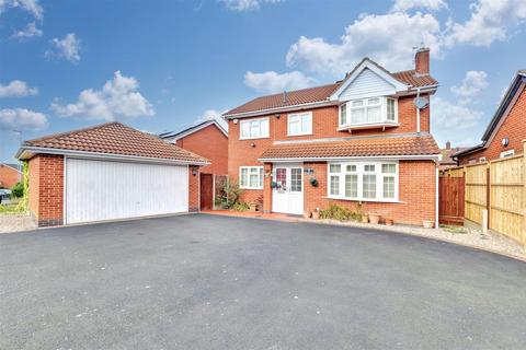 4 bedroom detached house for sale, Somerset Drive, Glenfield