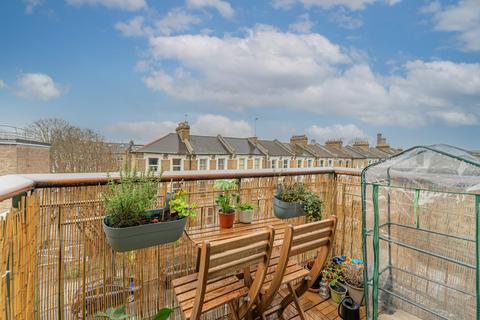 2 bedroom flat for sale, 64 Queens Drive, London N4