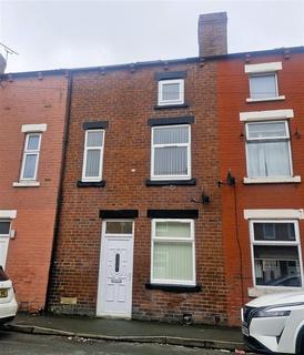 4 bedroom terraced house to rent, Daw Green Avenue, Crigglestone