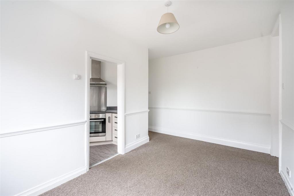 Flat 2 Moorland Street-5.jpg