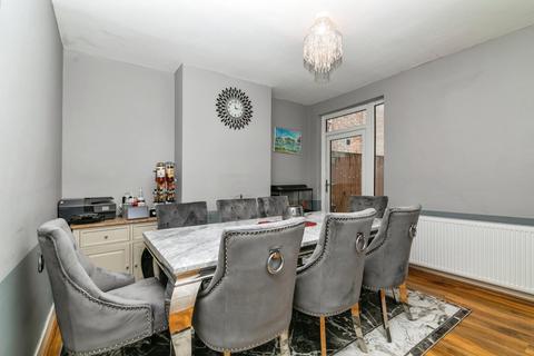 3 bedroom end of terrace house for sale, Goldsmith Road, London E10