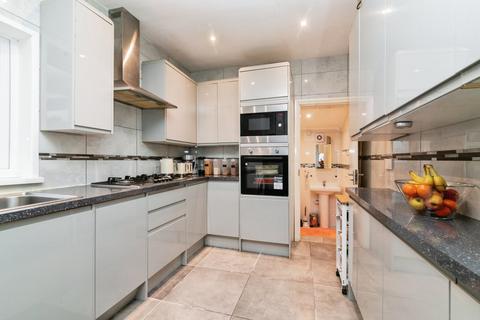 3 bedroom end of terrace house for sale, Goldsmith Road, London E10