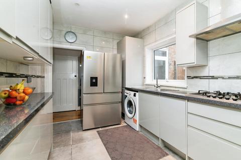 3 bedroom end of terrace house for sale, Goldsmith Road, London E10