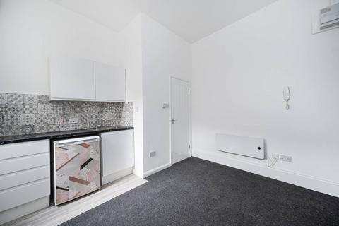 Studio to rent, Bodney Road, Hackney, London, E8