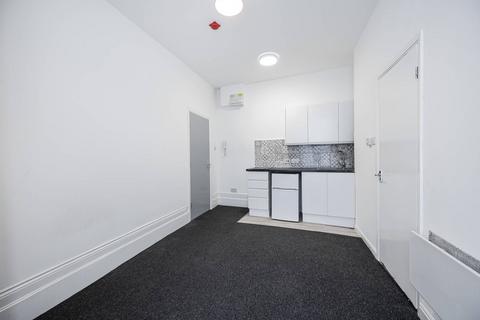 Studio to rent, Bodney Road, Clapton, London, E8