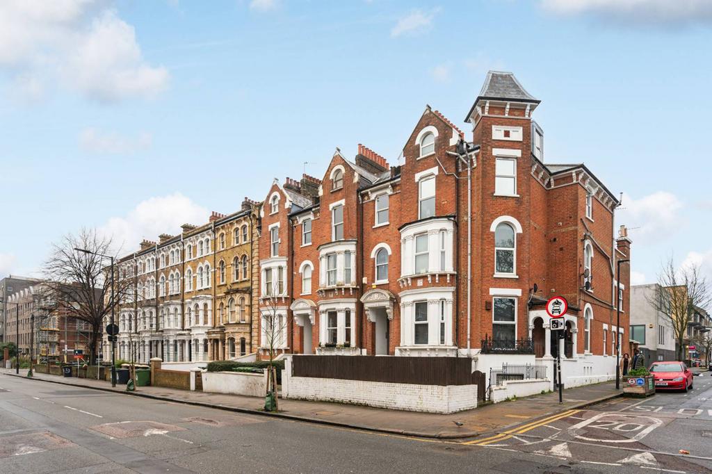 Sw4 9er Postcode Bedford Road, Clapham North, London, SW4 2 bed flat - £450,000