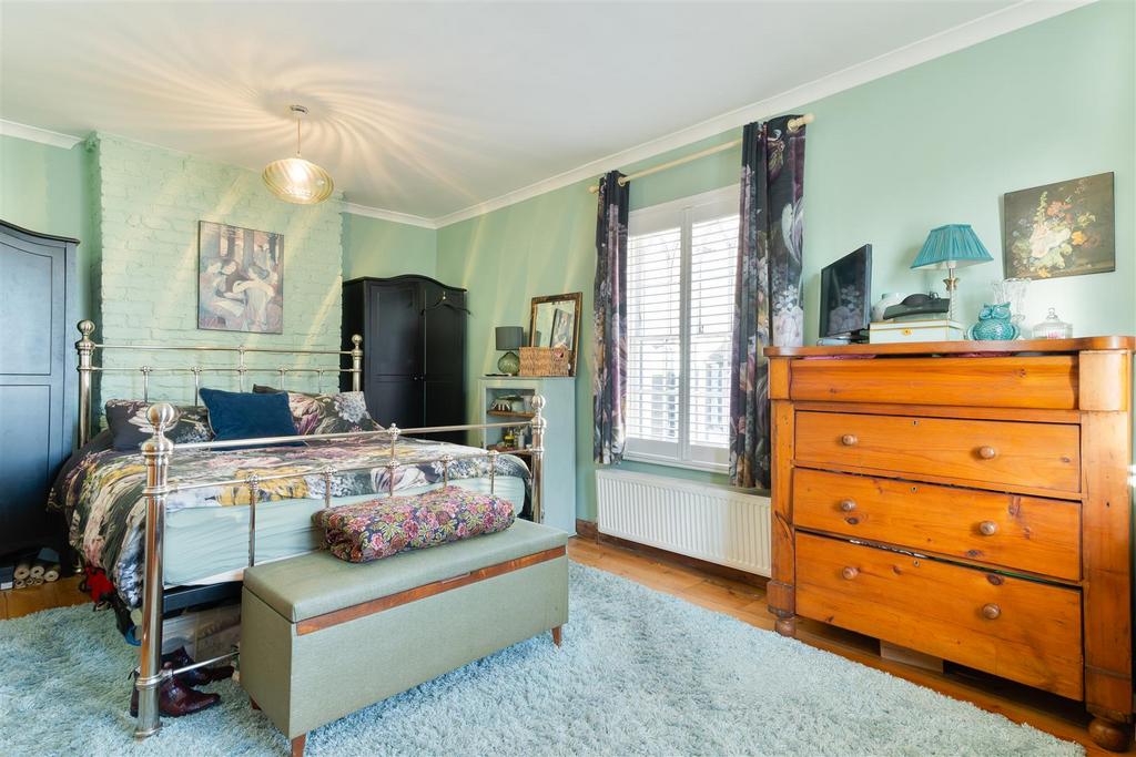 Bedroom 1.jpg